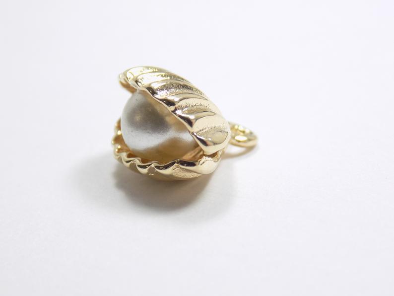 Oyster with a Pearl Pendant, Gold Plated 18K Oyster Clam Faux Pearl Charm, 3D Oyster Pendant