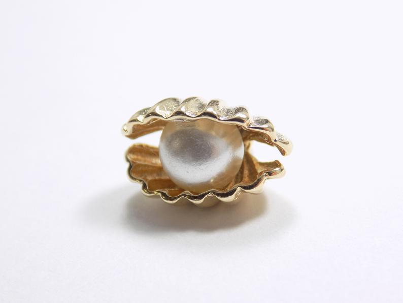 Oyster with a Pearl Pendant, Gold Plated 18K Oyster Clam Faux Pearl Charm, 3D Oyster Pendant